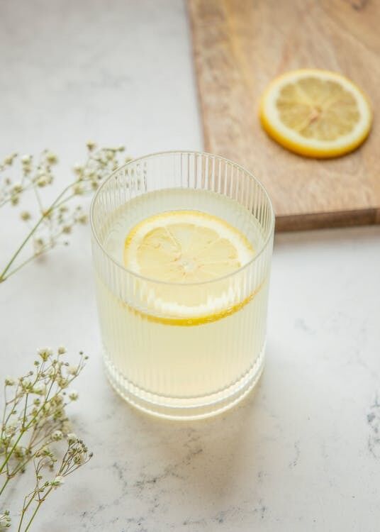 Refreshing elderberry lemonade at home