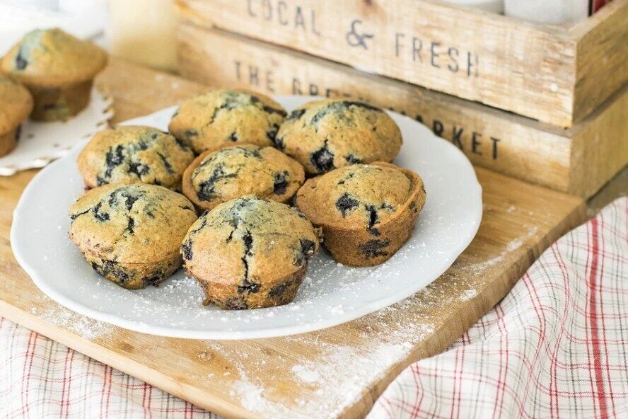 Blueberry muffins with kefir