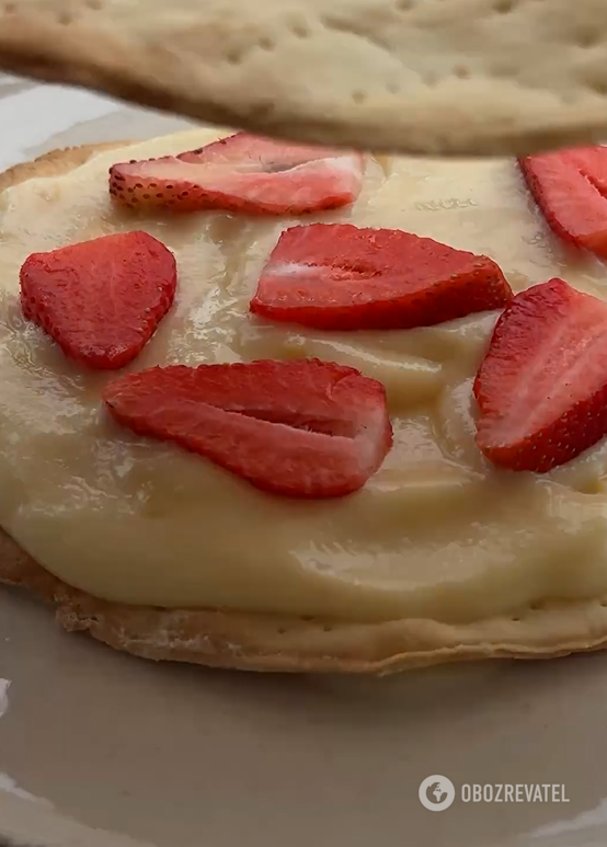 Seasonal Napoleon cake with strawberries: how to prepare the popular dessert at home