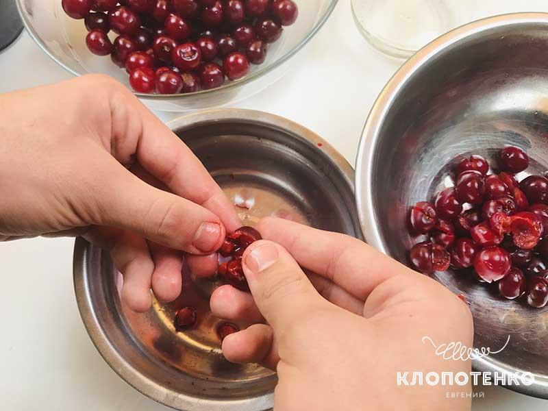 How to quickly pit cherries