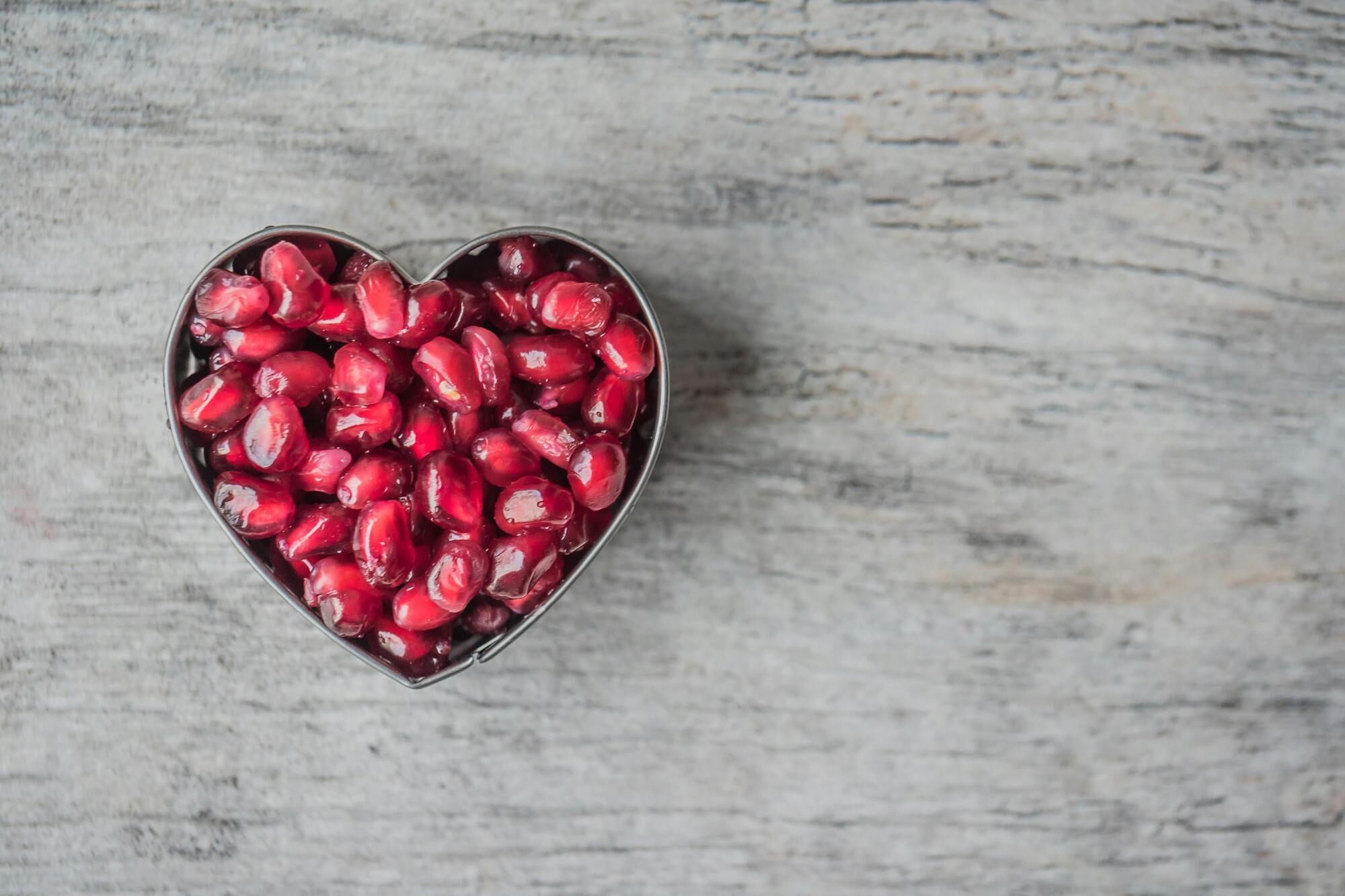 How to easily clean a pomegranate: 3 simple ways that will definitely come in handy