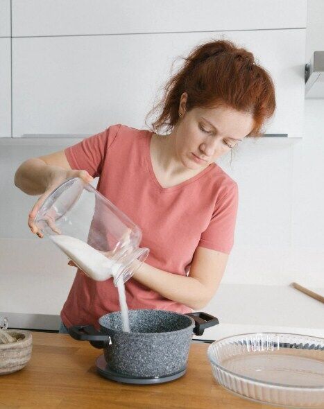 Making cherry jam