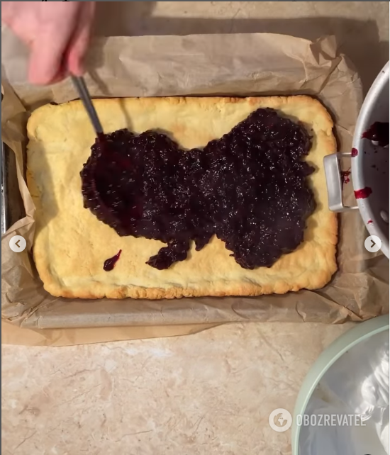 Currant pie: how to make a delicious seasonal dessert