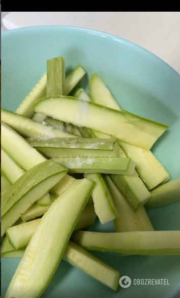 Zucchini sticks in cheese breading: a healthy and tasty alternative to nuggets