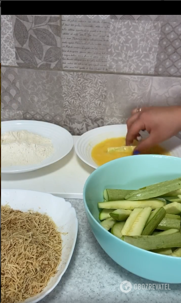 Zucchini sticks in cheese breading: a healthy and tasty alternative to nuggets