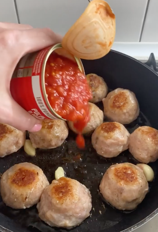 Sauce for meatballs