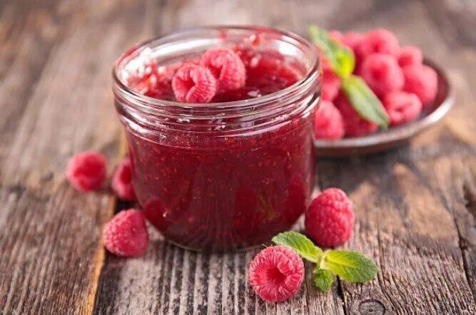 Raw raspberry jam