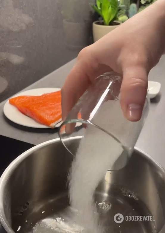 How to quickly salt salmon for sandwiches: you can eat the next day