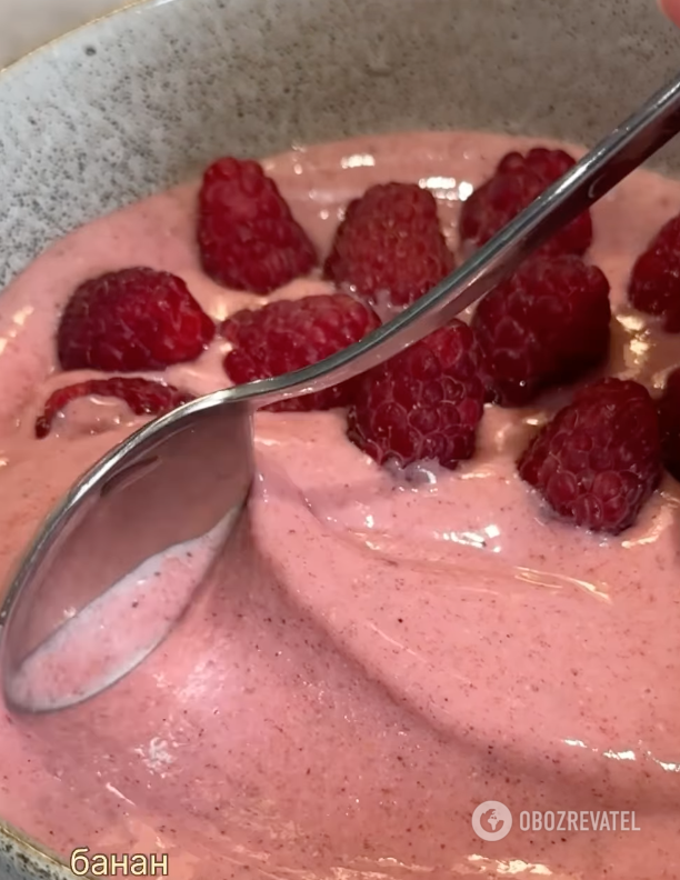 Ready-made smoothie with raspberries
