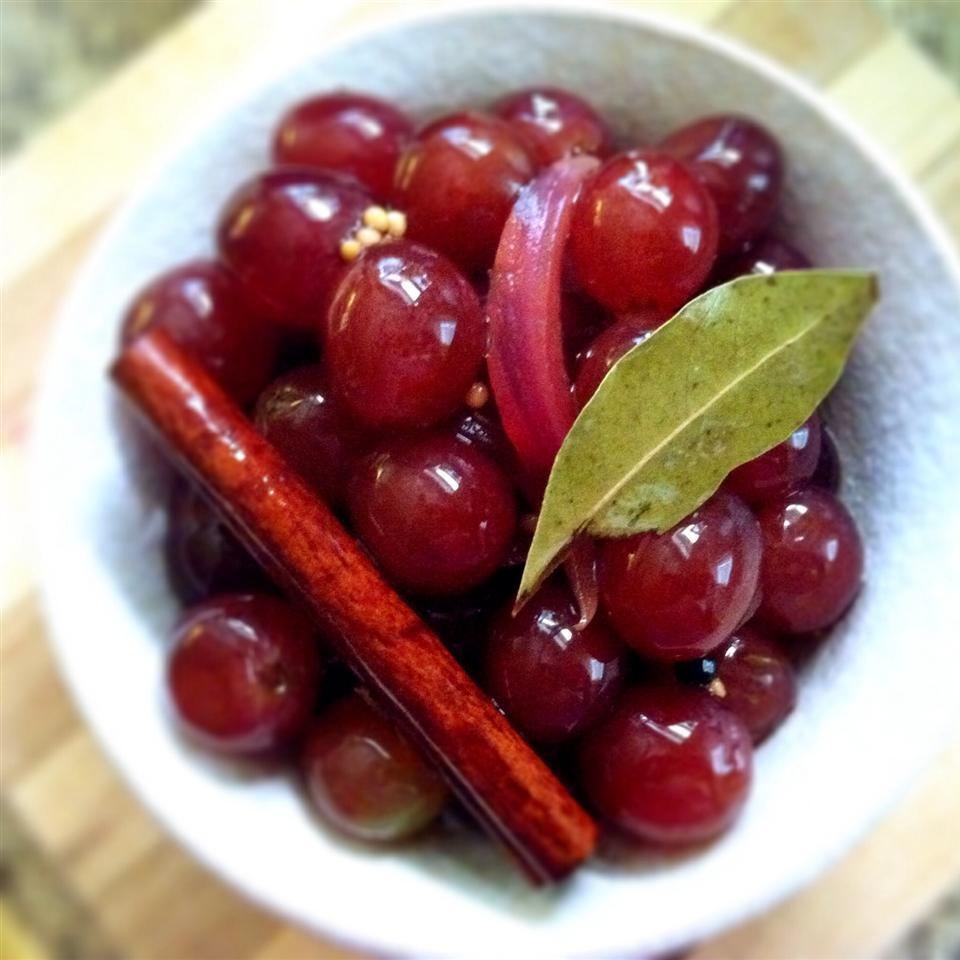 Delicious pickled grapes without vinegar for winter