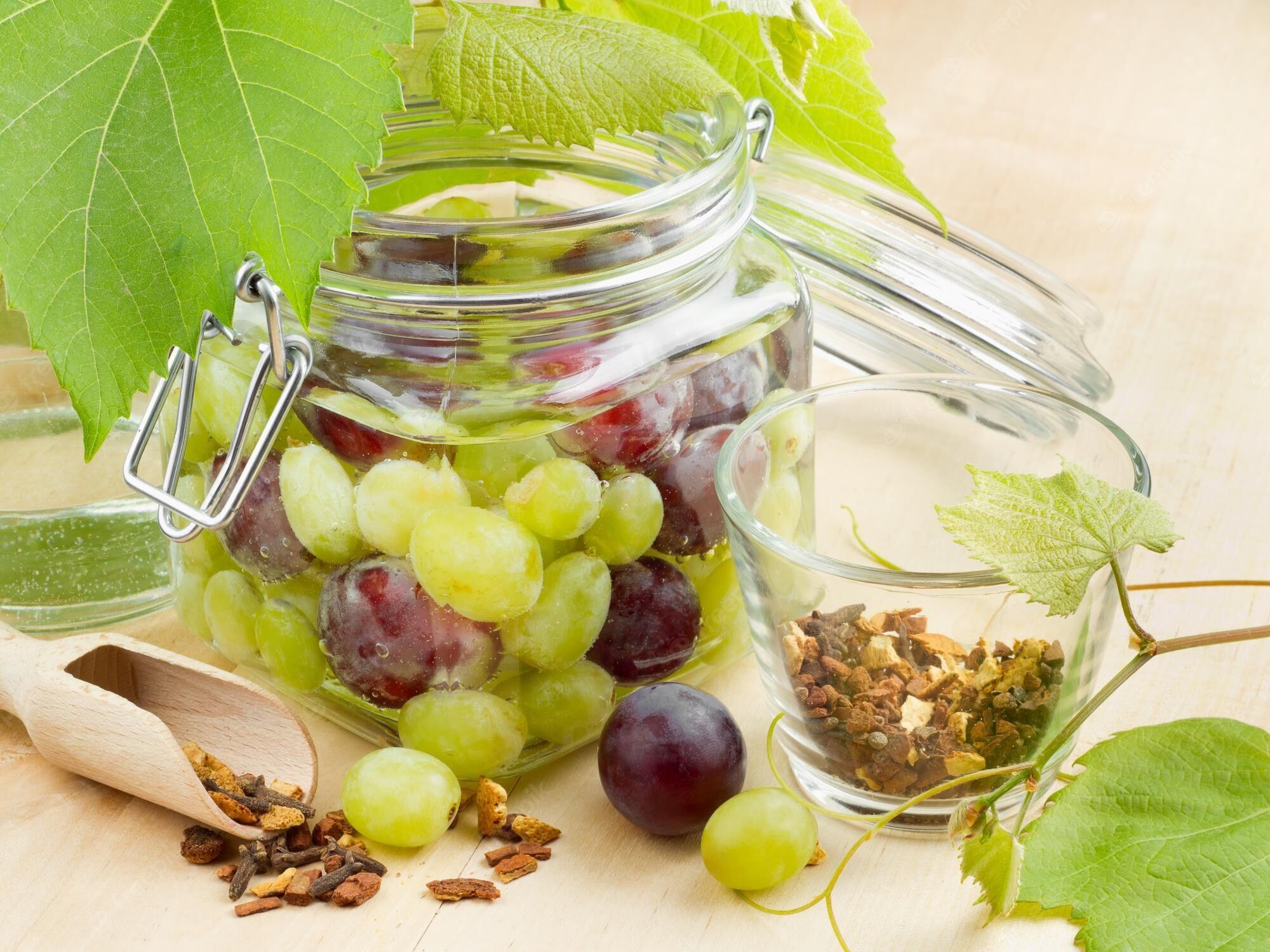 Delicious pickled grapes without vinegar for winter