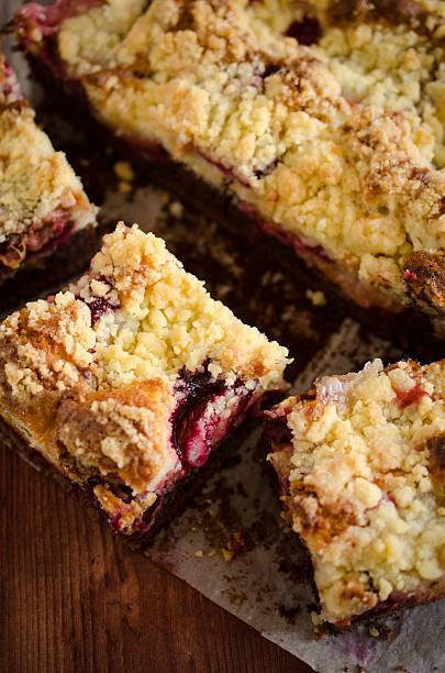 Raspberry pie with crumble