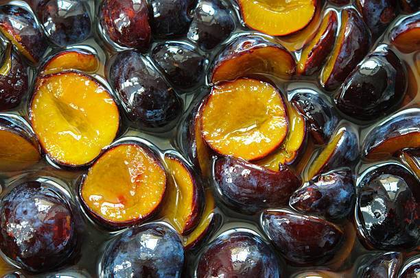 How to freeze plums in sugar syrup