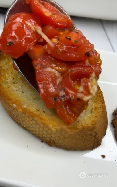 Simple summer bruschettas with tomatoes: how to prepare this easy seasonal appetizer