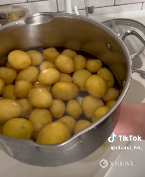 How to peel a lot of young potatoes at once: a simple life hack