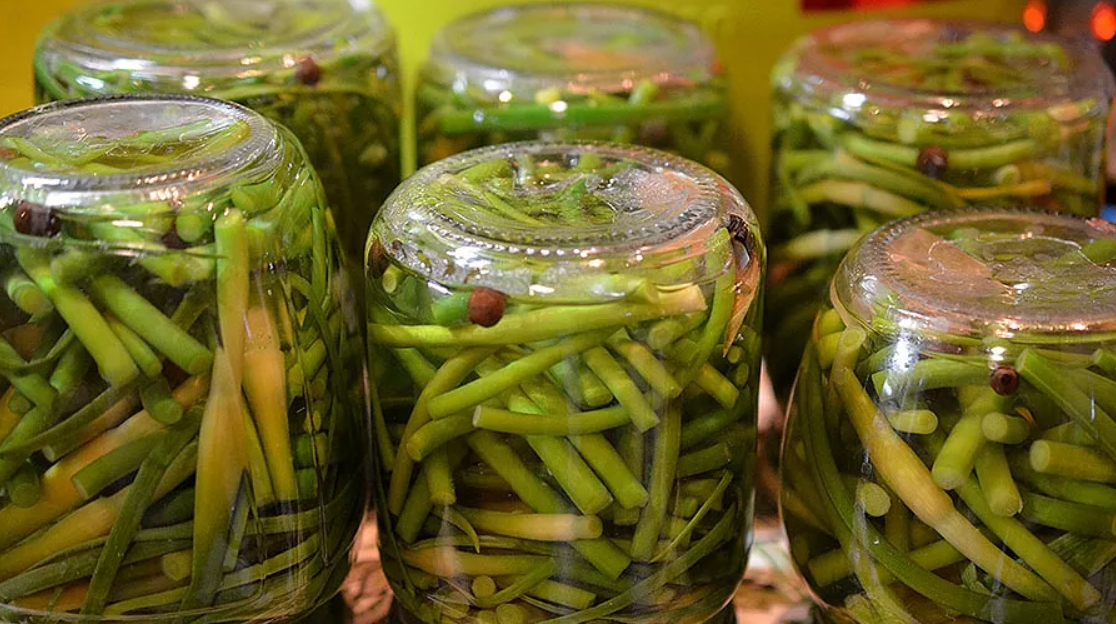 Recipe for pickled garlic greens