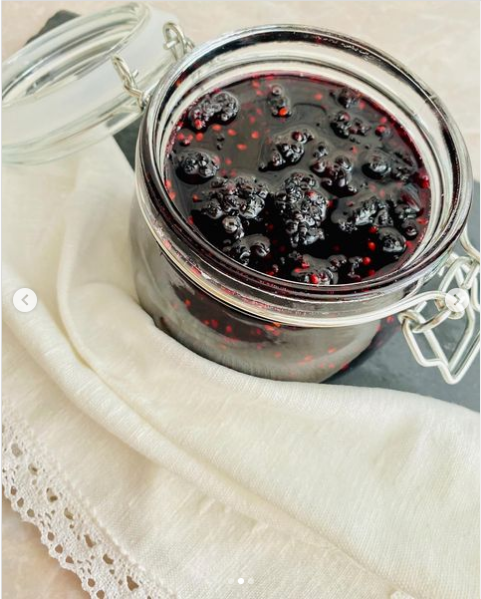 Delicious blackberry jam: preserves maximum vitamins