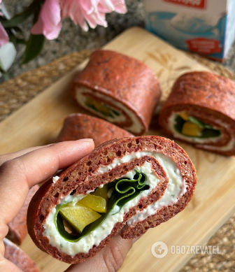 Beet roll with tender stuffing: how to prepare an interesting and tasty appetizer