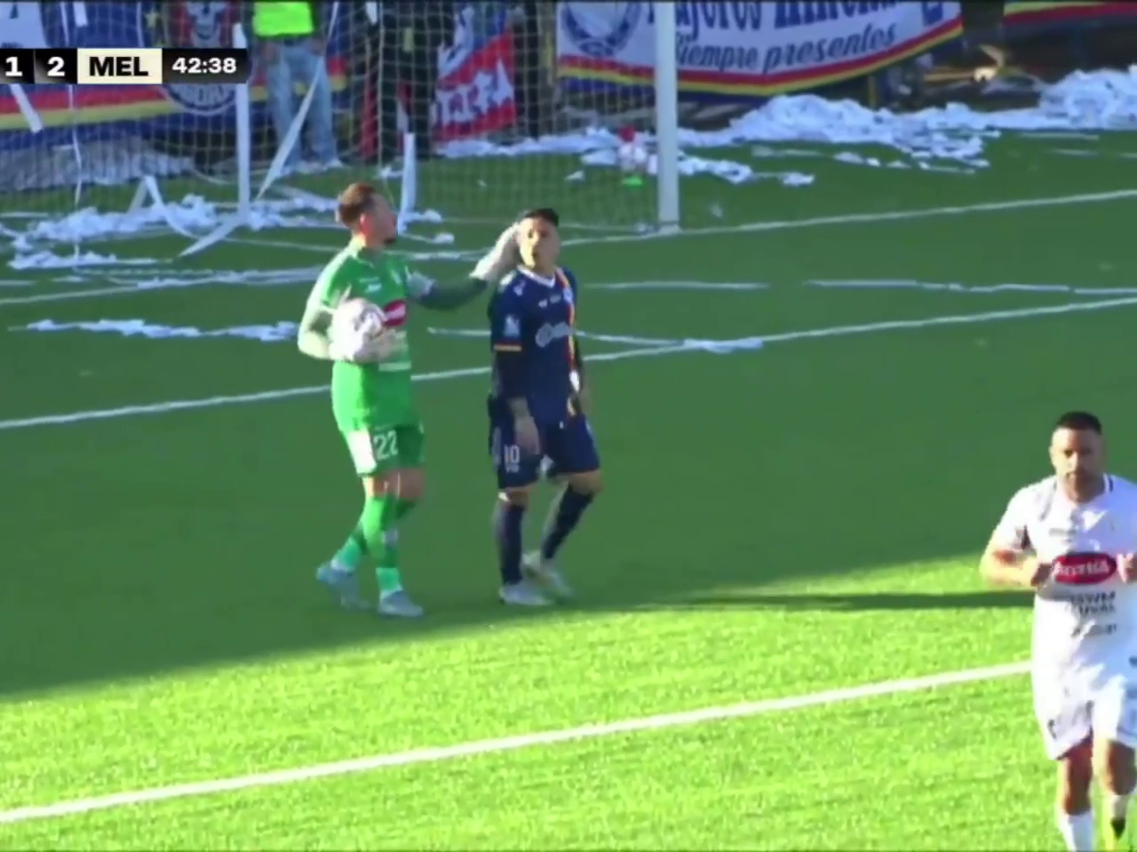 In Chile, goalkeeper earns penalty in ''the strangest way in the history of football''. Video