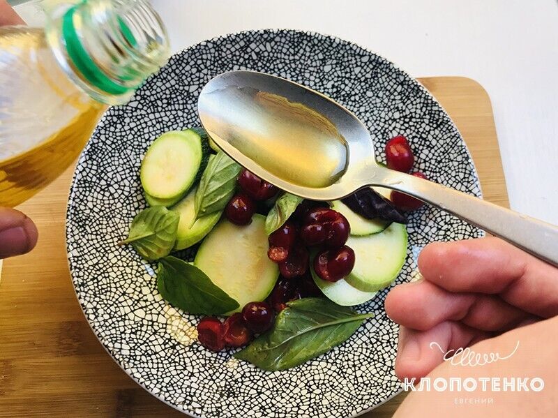 Preparing a salad