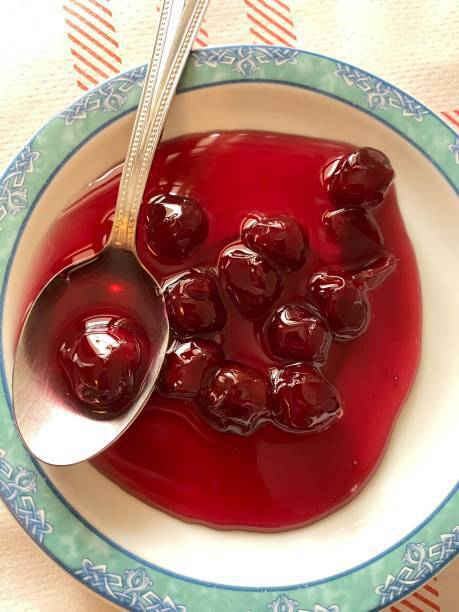 How to cook cherries in their own juice