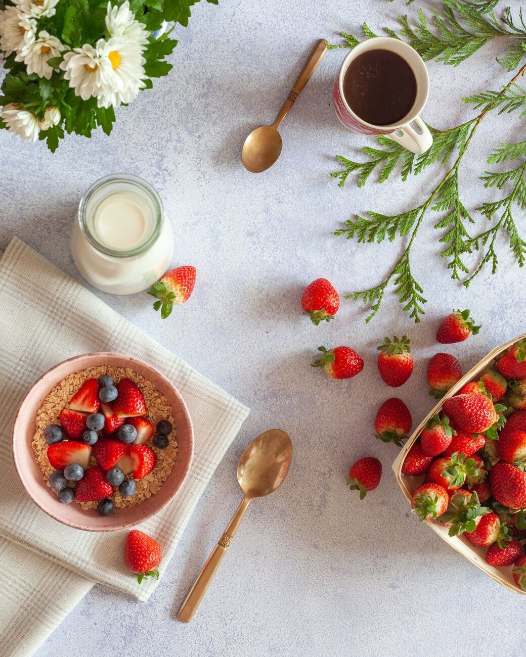 Healthy porridge with berries