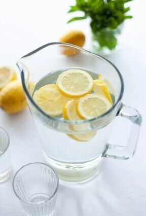 Water with lemon and ice