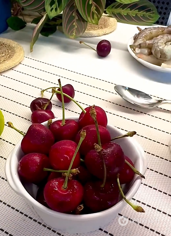 Summer salad with cherries: what to combine berries with in a delicious dish