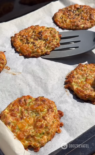 Zucchini and cheese chips: how make them crispy outside and soft inside