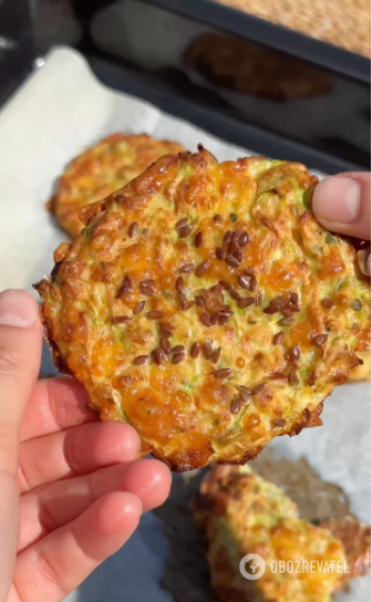 Zucchini and cheese chips: how make them crispy outside and soft inside