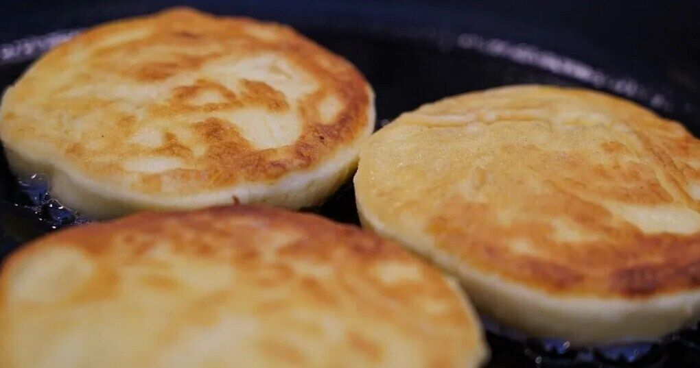 Semolina pies in a pan