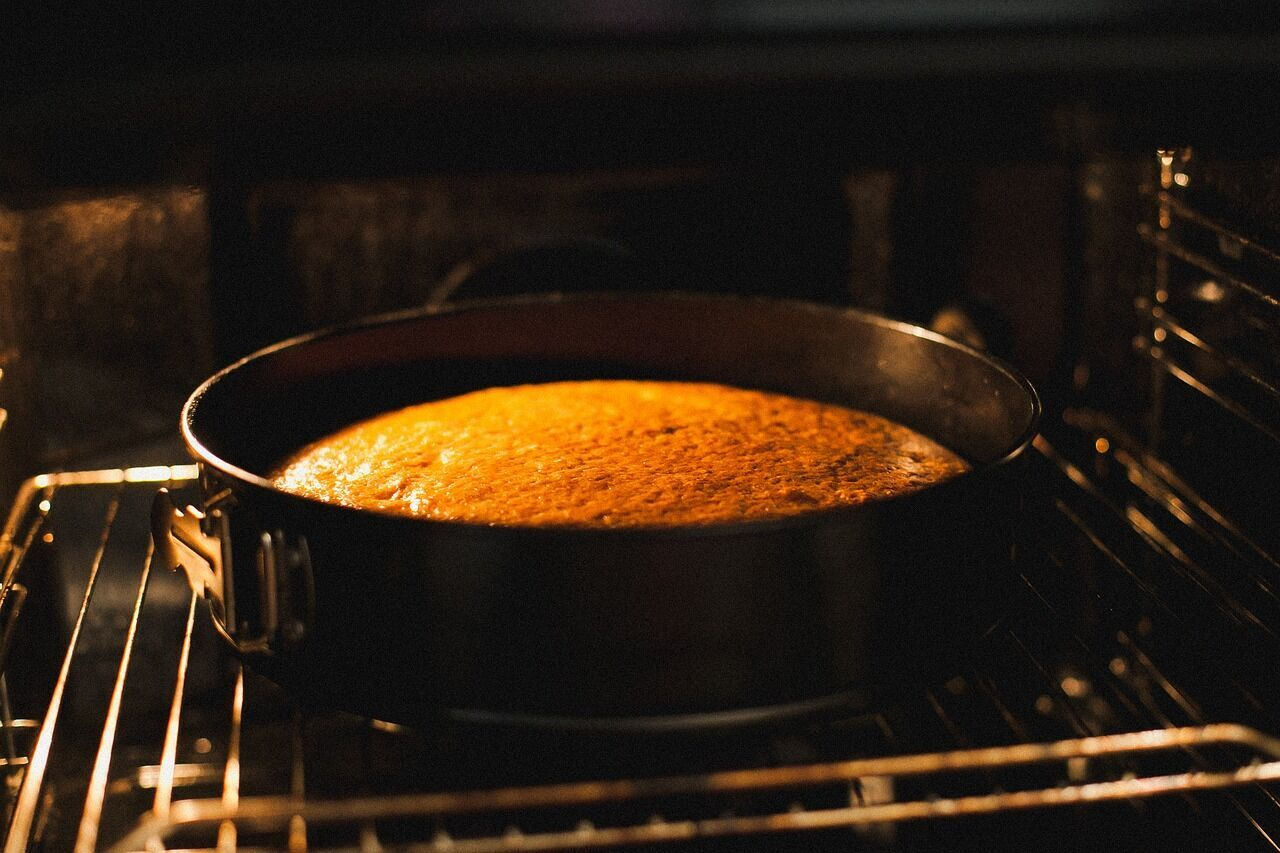 How long to bake a sponge cake