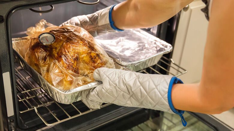 Don't cook food in oven bags like this: mistakes everyone makes