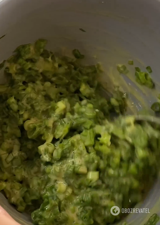 What to cook if you have a lot of green onions: a simple dish in minutes