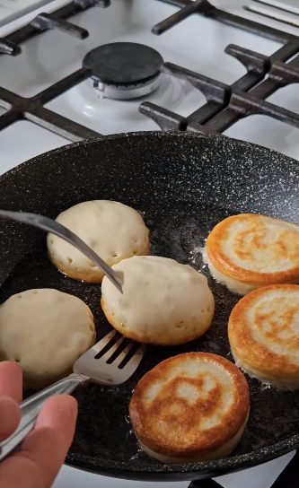 Yeast-free pancakes: puffy, tender and easy to prepare