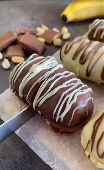 Homemade snickers with banana: how to make a spectacular dessert quickly