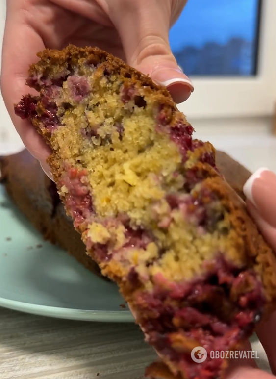 How to make dough for a fluffy raspberry cupcake: the perfect pastry for tea