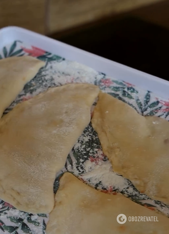 What to add to the dough for chebureki to make them crispy and not absorb oil: a very simple ingredient