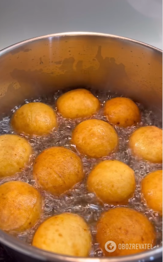 Mini cottage cheese donuts: how to cook your favorite childhood dish quickly