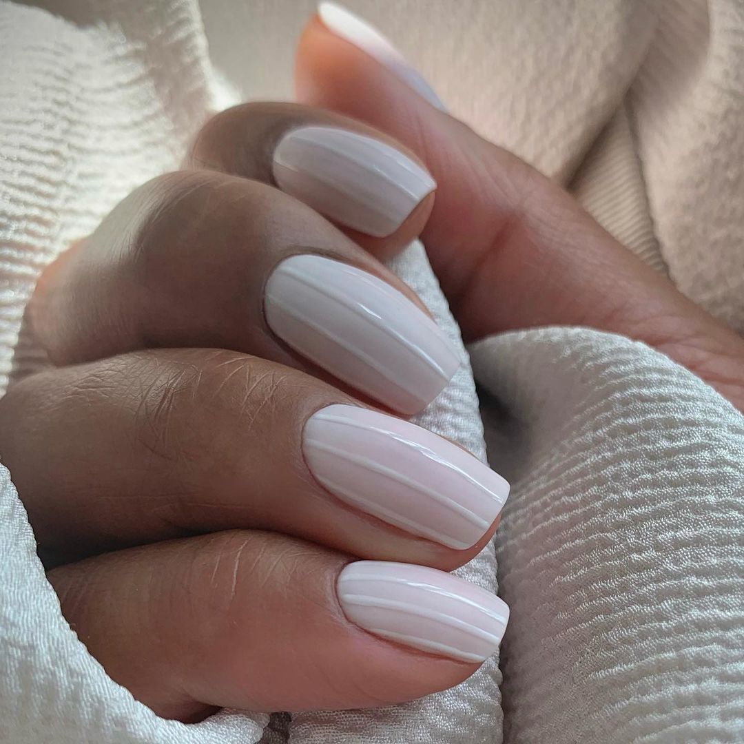 Linen nails are a new fashion trend in 2024. What is this manicure that will appeal to lovers of minimalism