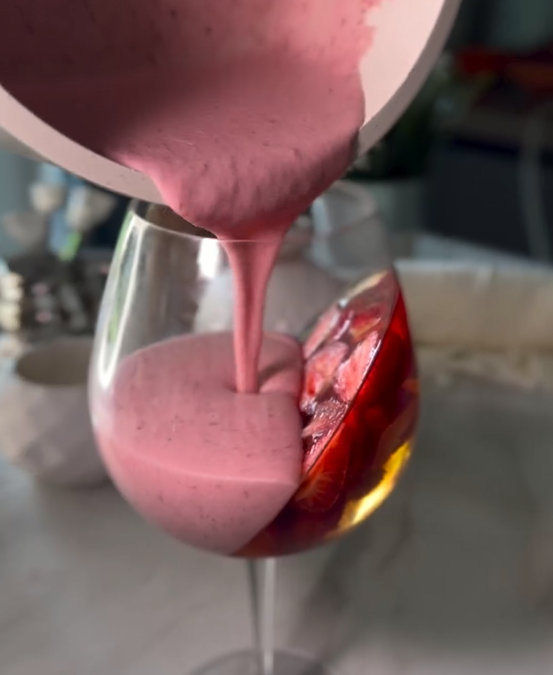 Strawberry panna cotta with a secret: the taste of the dessert will pleasantly surprise you