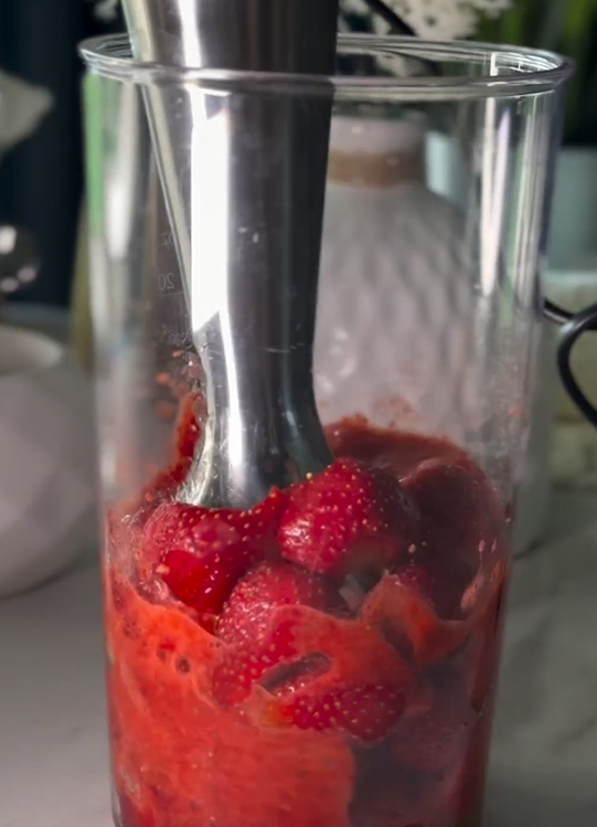 Strawberry panna cotta with a secret: the taste of the dessert will pleasantly surprise you