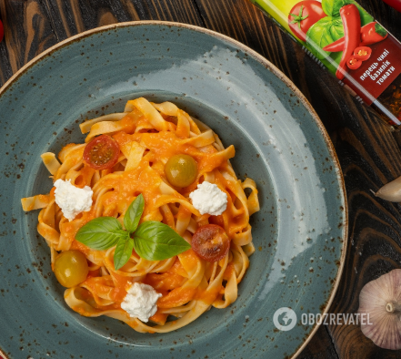 Pasta with peppers and tomatoes: made with ingredients you always have at home