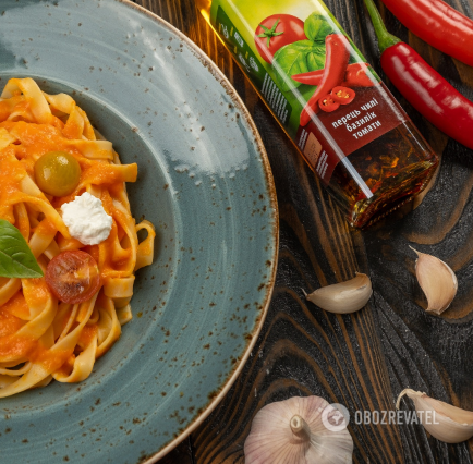 Pasta with peppers and tomatoes: made with ingredients you always have at home