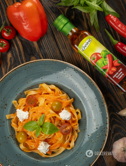 Pasta with peppers and tomatoes: made with ingredients you always have at home