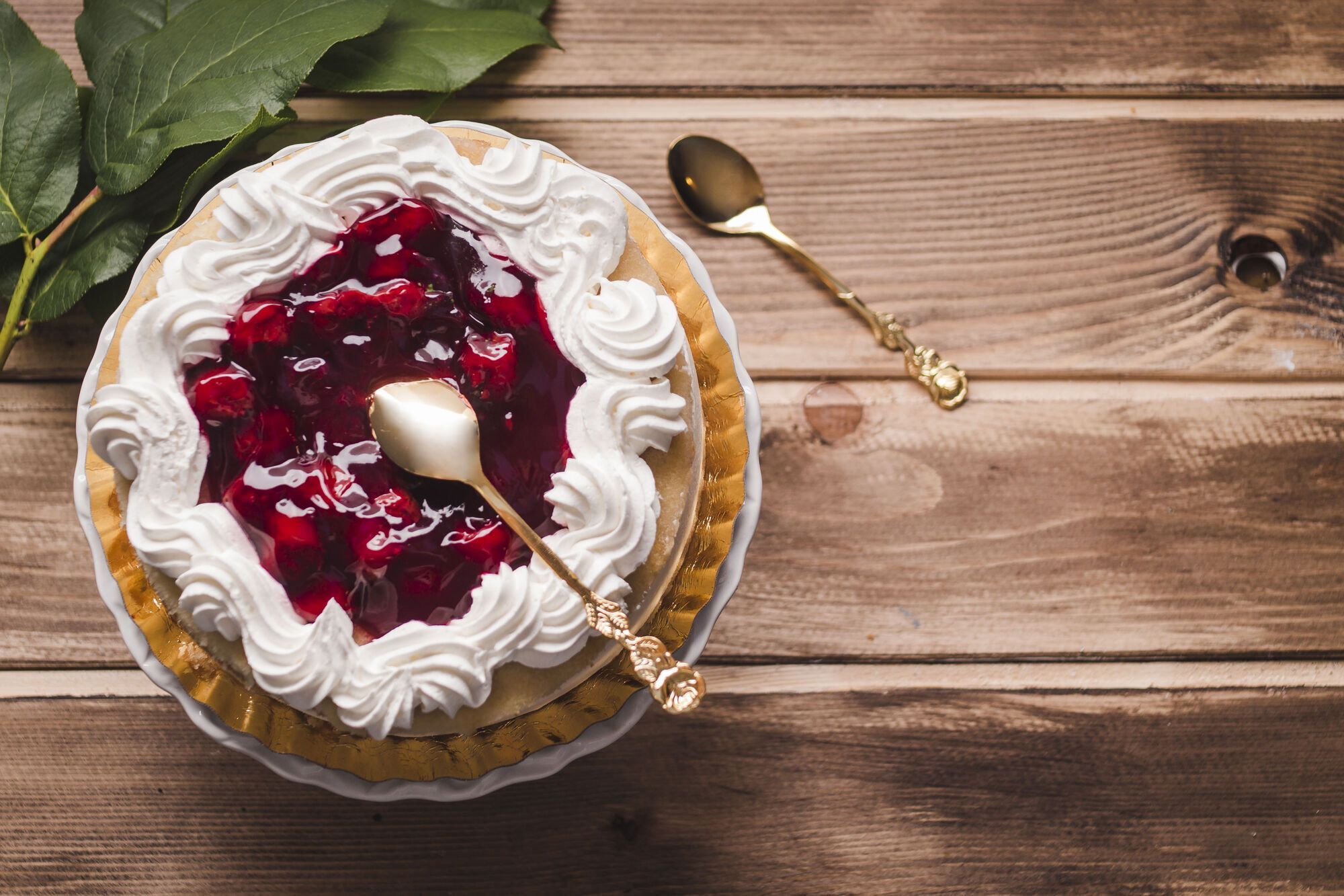 Yogurt cake with raspberries: preparing a real summer delight