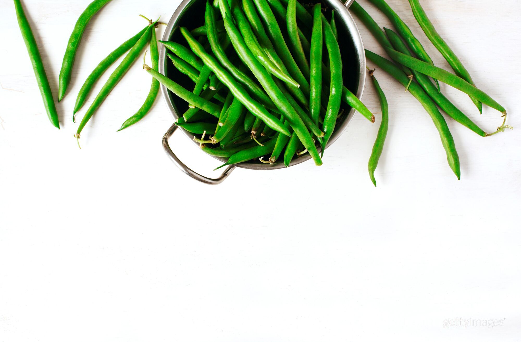 Cooking beans with garlic will be very tasty