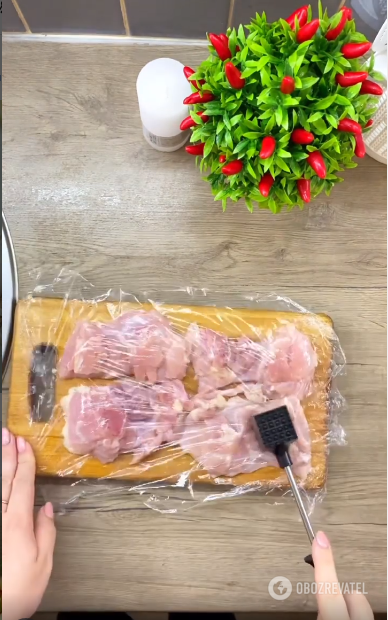 Chicken fillet under a fur coat: how to make the meat juicy