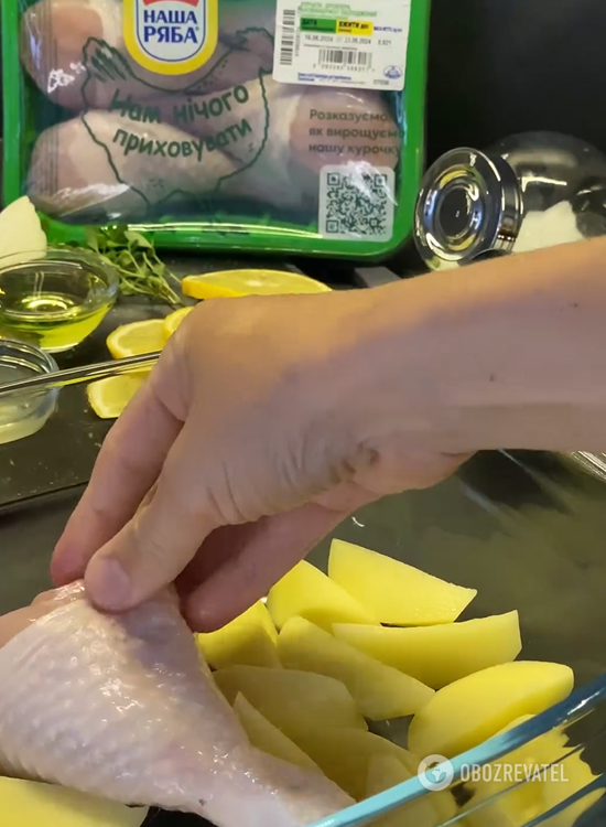 Baked chichen drumsticks with potatoes for a hearty lunch: be sure to add one simple ingredient