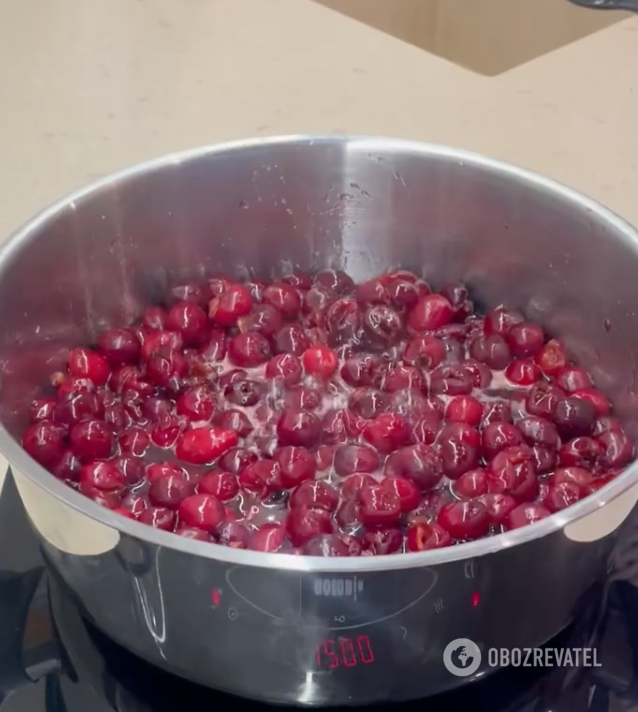 Cherries with sugar